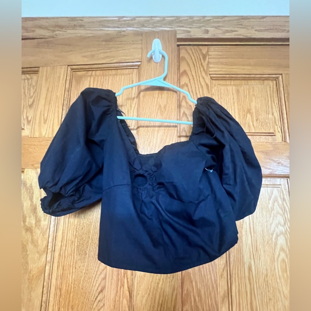 Abercrombie & Fitch - Black Puff Sleeve Crop Top